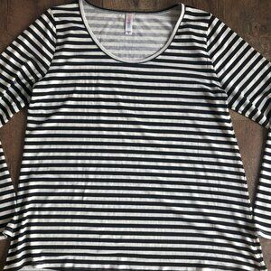 LuLaRoe Lynnae  Black & White Striped Pattern XLarge